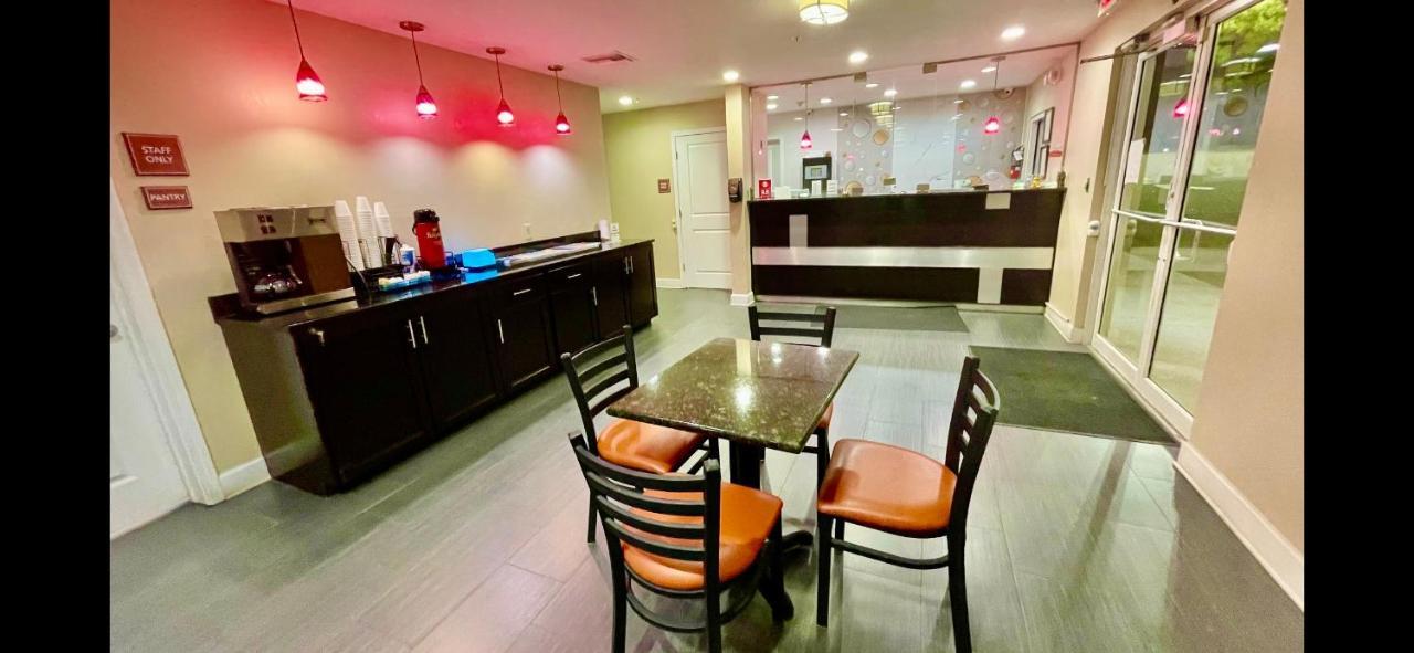 Garden Inn & Suites ליטל רוק מראה חיצוני תמונה